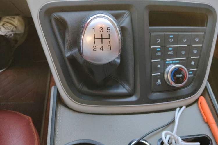 Used JAC Refine M4 2022 2.0L CNG Manual Commercial & Travel Version Gear Lever