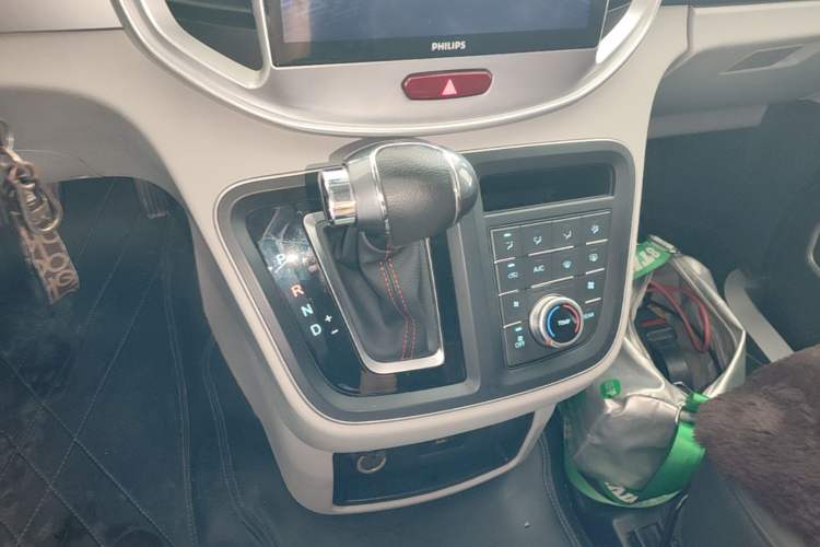 Used JAC Refine M4 2022 2.0 TGDI Automatic Business Edition Gear Lever
