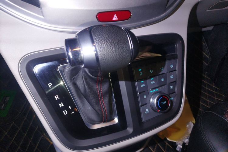 Used JAC Refine M4 2022 2.0 TGDI Automatic Business Edition Gear Lever