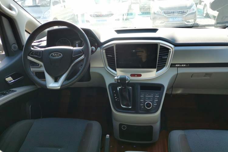 Used JAC Refine M4 2022 2.0 TGDI Automatic Business Edition Interior 3