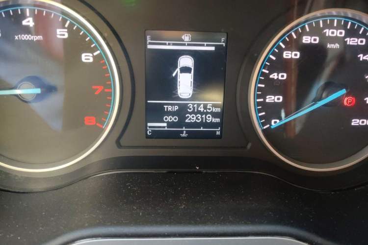 Used JAC Refine M4 2022 2.0L CNG Manual Commercial & Travel Version Odometer Close Up