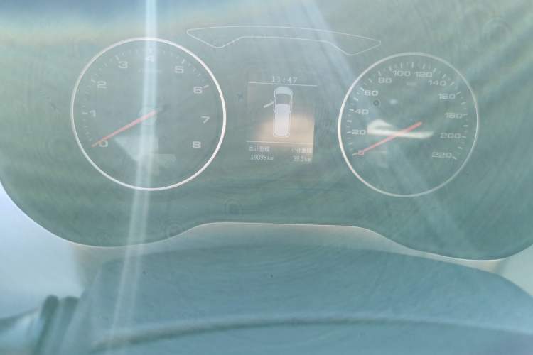 Used JAC Refine M4 2022 2.0 TGDI Automatic Business Edition Odometer Close Up