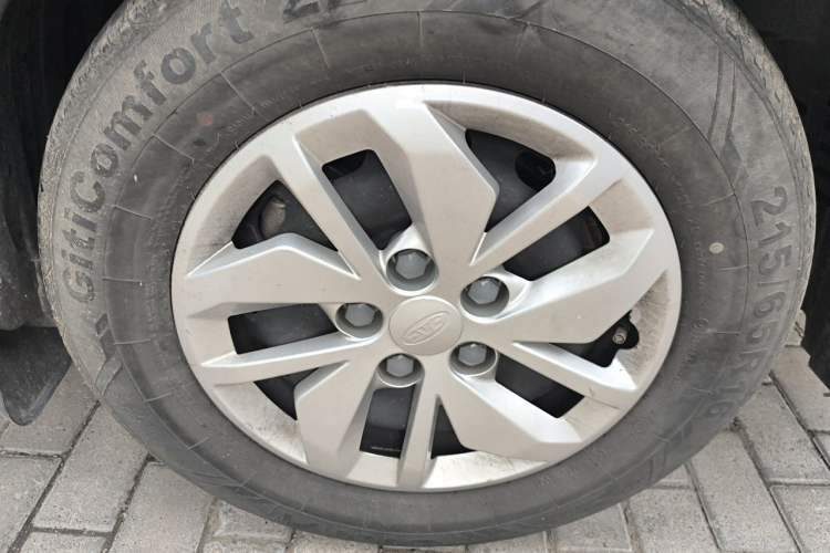 Used JAC Refine M4 2022 2.0 CTI Diesel Manual Jingrui Model Right Front Wheel Hub