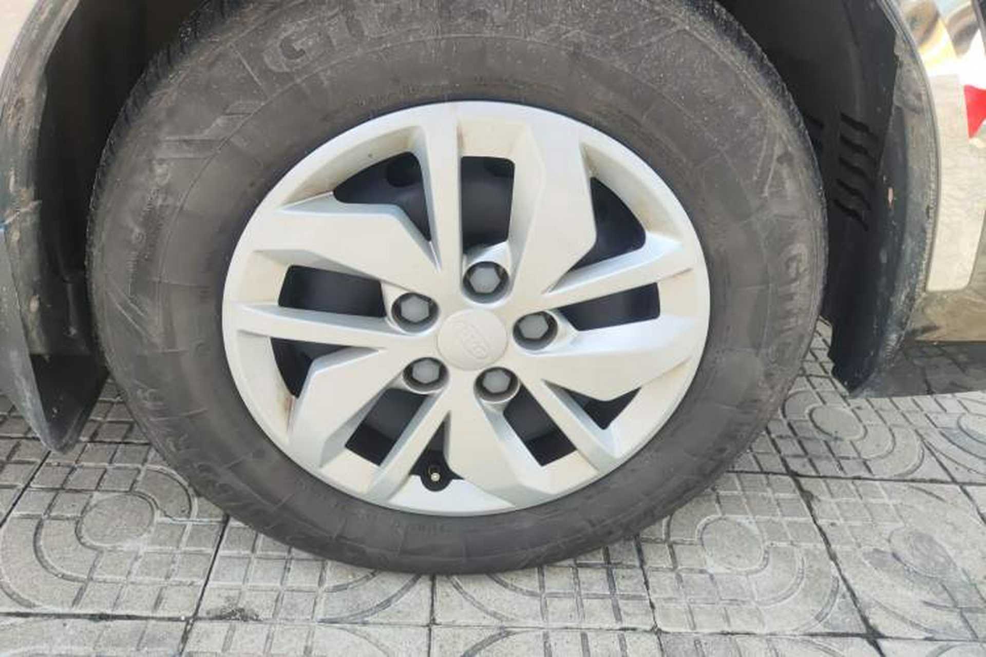 Used JAC Refine M4 2022 2.0 CTI Diesel Manual Jingrui Model Right Front Wheel Hub