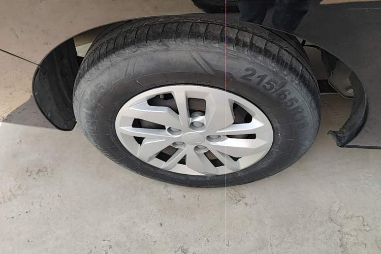 Used JAC Refine M4 2022 2.0 CTI Diesel Manual Jingrui Model Right Rear Wheel Hub