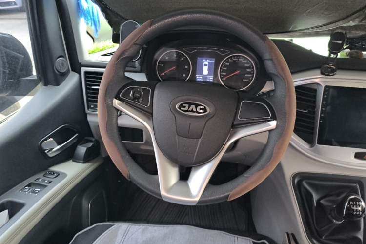 Used JAC Refine M4 2022 2.0 CTI Diesel Manual Jingrui Model Steering Wheel