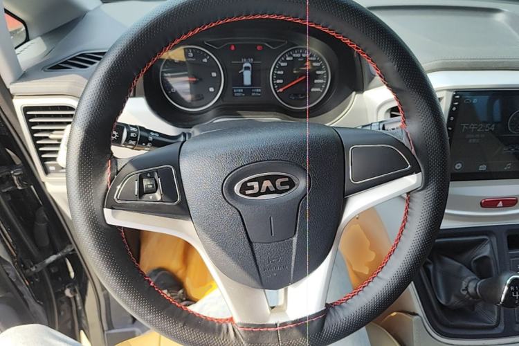 Used JAC Refine M4 2022 2.0 CTI Diesel Manual Jingrui Model Steering Wheel
