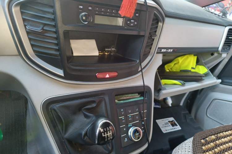 Used JAC Refine M4 2022 2.0 CTI Diesel Manual JingShang Version Audio And AC Panel