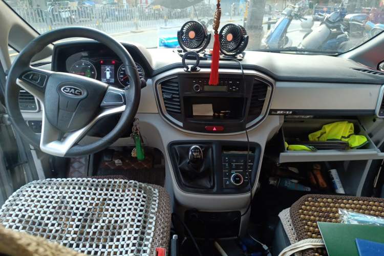 Used JAC Refine M4 2022 2.0 CTI Diesel Manual JingShang Version Center Console
