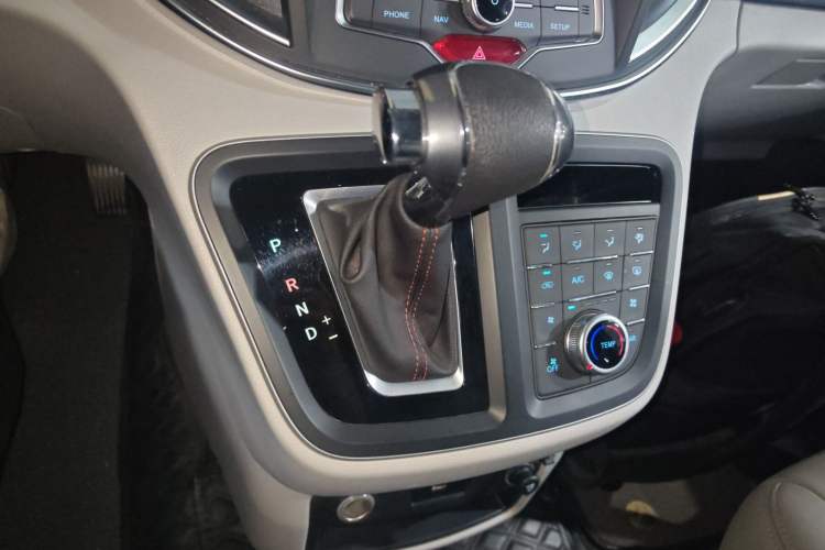 Used JAC Refine M4 2022 2.0 TGDI Automatic Business Edition Gear Lever