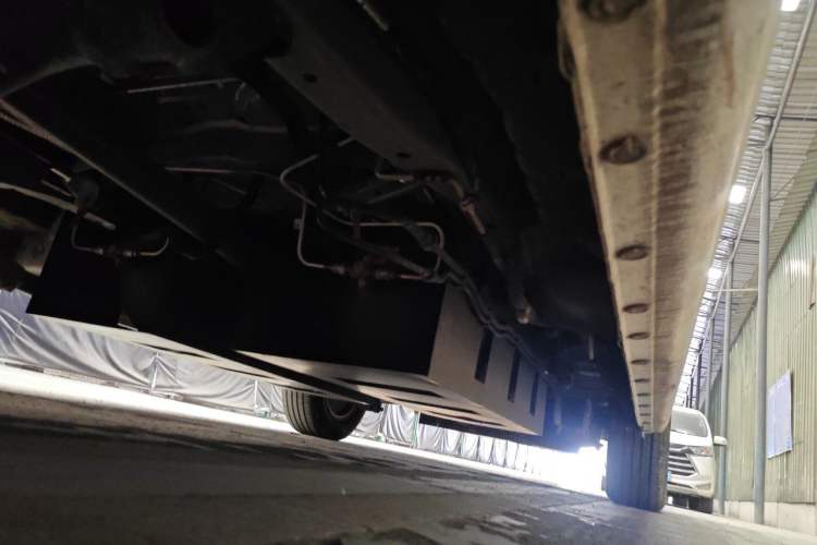 Used JAC Refine M4 2022 2.0L CNG Manual Commercial & Travel Version Chassis Front Left