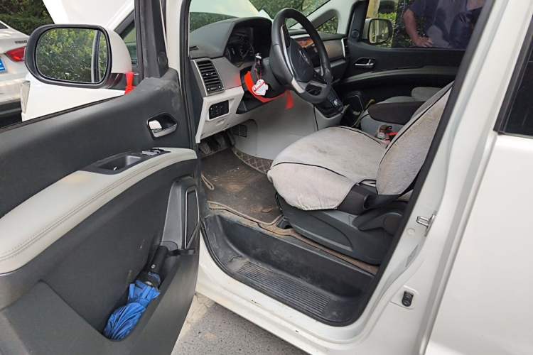 Used JAC Refine M4 2022 2.0L CNG Manual Commercial & Travel Version Driver Seat