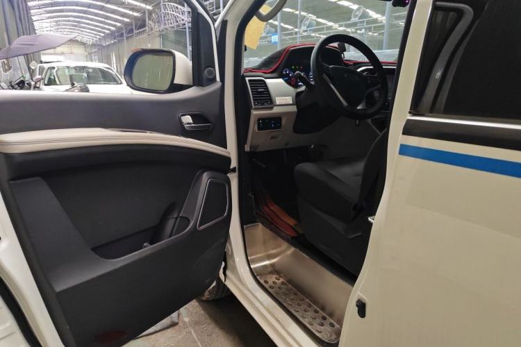 Used JAC Refine M4 2022 2.0L CNG Manual Commercial & Travel Version Driver Seat