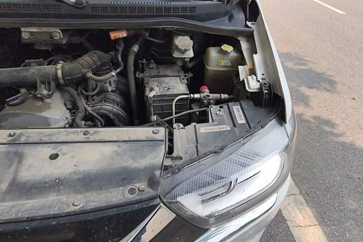 Used JAC Refine M4 2022 2.0L CNG Manual Commercial & Travel Version Engine Bay Left