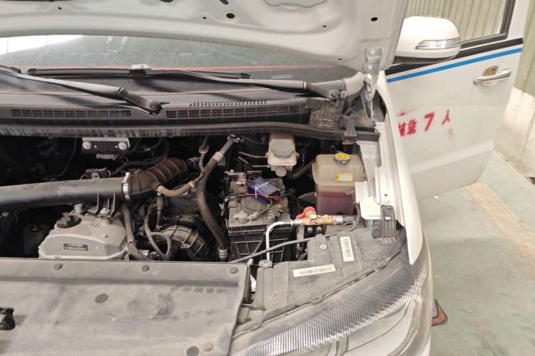 Used JAC Refine M4 2022 2.0L CNG Manual Commercial & Travel Version Engine Bay Left