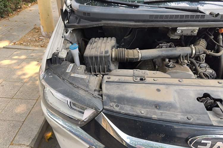 Used JAC Refine M4 2022 2.0L CNG Manual Commercial & Travel Version Engine Bay Right