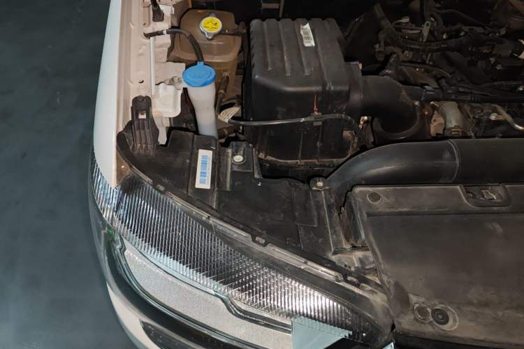 Used JAC Refine M4 2022 2.0 TGDI Automatic Business Edition Engine Bay Right