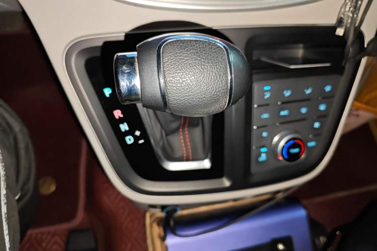 Used JAC Refine M4 2022 2.0 TGDI Automatic Business Edition Gear Lever