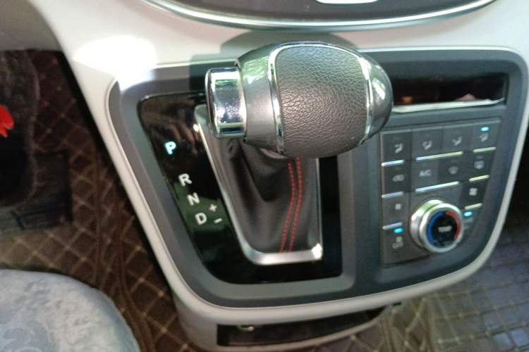Used JAC Refine M4 2022 2.0 TGDI Automatic Business Edition Gear Lever