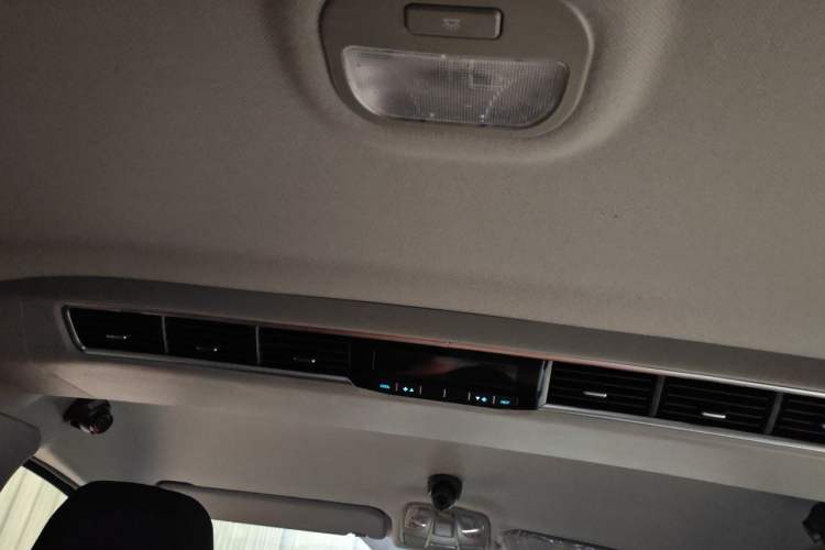 Used JAC Refine M4 2022 2.0L CNG Manual Commercial & Travel Version Headliner