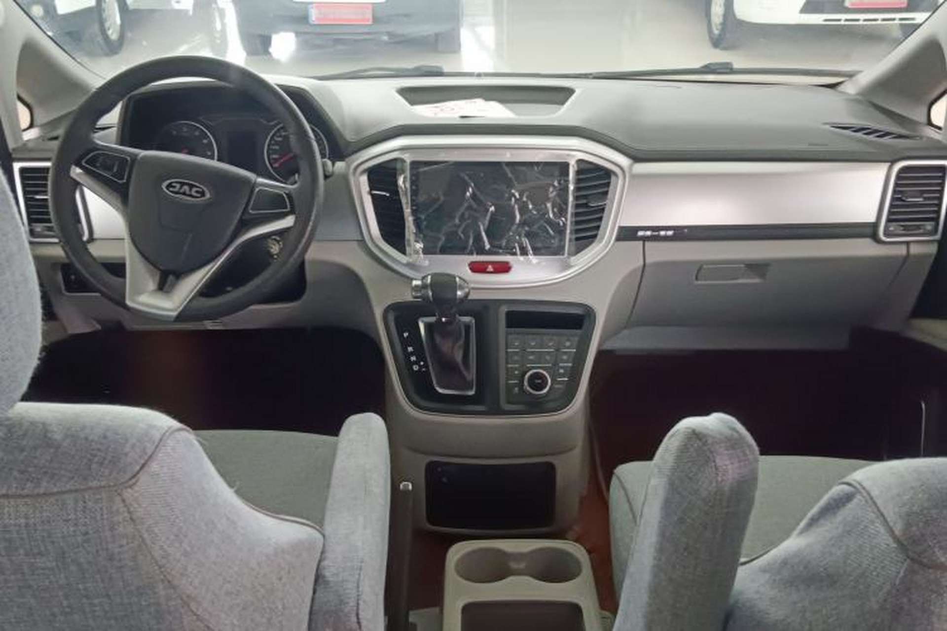 Used JAC Refine M4 2022 2.0 TGDI Automatic Business Edition Interior 3