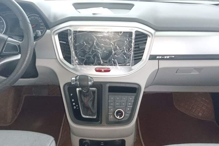 Used JAC Refine M4 2022 2.0 TGDI Automatic Business Edition Interior 4