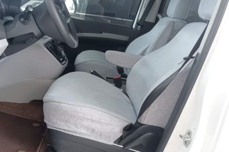 Used JAC Refine M4 2022 2.0 TGDI Automatic Business Edition Interior 8