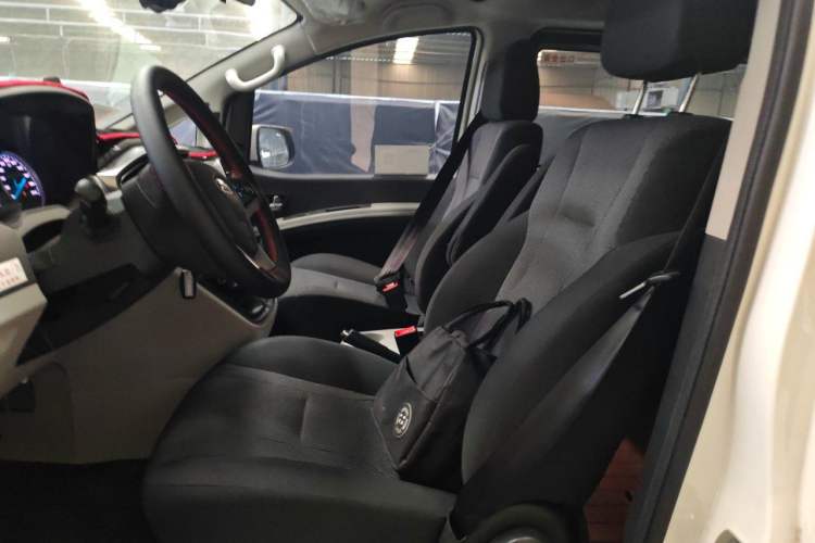Used JAC Refine M4 2022 2.0L CNG Manual Commercial & Travel Version Left Front Seat