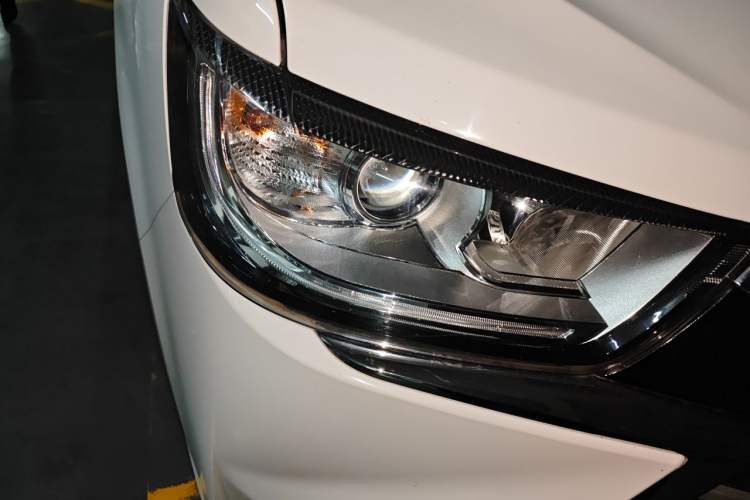 Used JAC Refine M4 2022 2.0 TGDI Automatic Business Edition Right Front Headlight