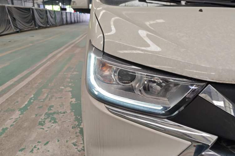 Used JAC Refine M4 2022 2.0L CNG Manual Commercial & Travel Version Right Front Headlight