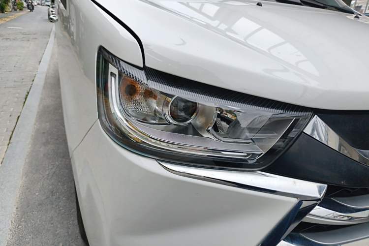 Used JAC Refine M4 2022 2.0 TGDI Automatic Business Edition Right Front Headlight