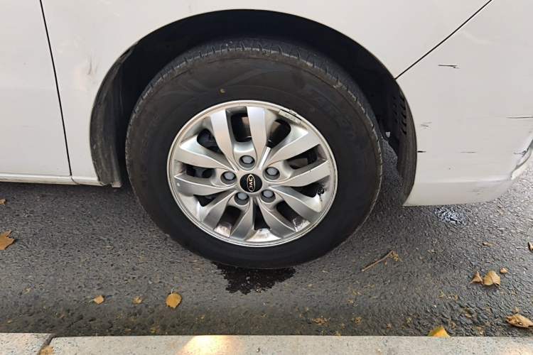Used JAC Refine M4 2022 2.0L CNG Manual Commercial & Travel Version Right Front Wheel Hub