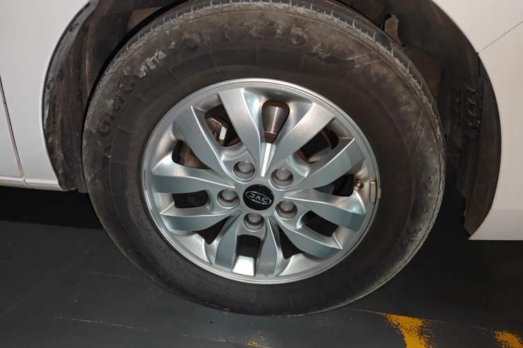 Used JAC Refine M4 2022 2.0 TGDI Automatic Business Edition Right Front Wheel Hub