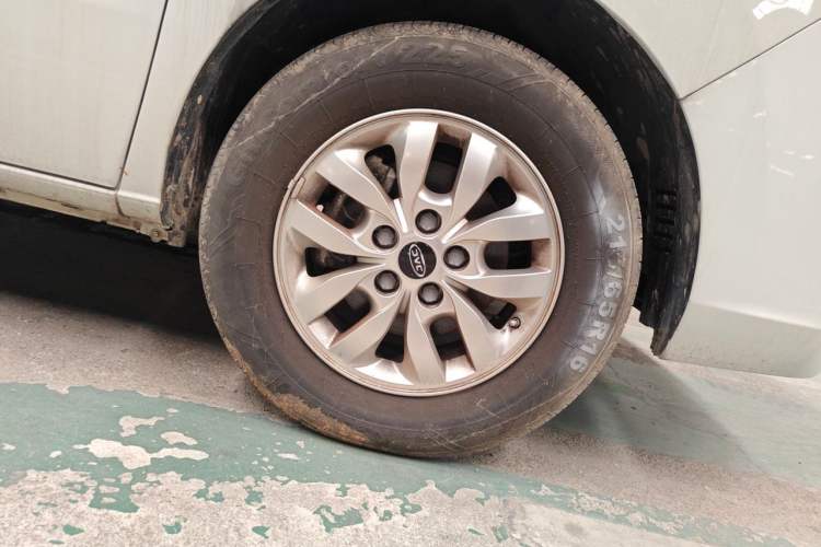 Used JAC Refine M4 2022 2.0L CNG Manual Commercial & Travel Version Right Front Wheel Hub
