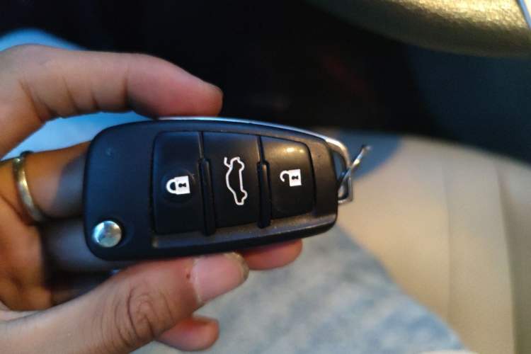 Used JAC Refine M4 2022 2.0 TGDI Automatic Business Edition Vehicle Key