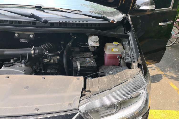 Used JAC Refine M4 2026 Model 2.0VVT Gasoline Manual Commercial Travel Edition Engine Bay Left