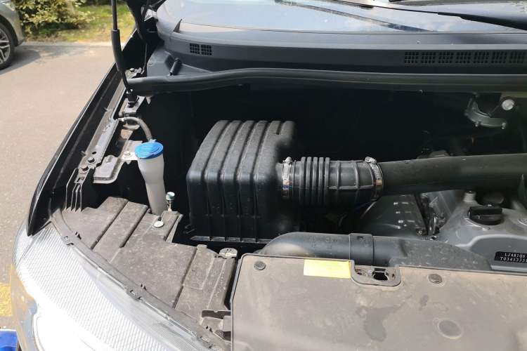 Used JAC Refine M4 2026 Model 2.0VVT Gasoline Manual Commercial Travel Edition Engine Bay Right
