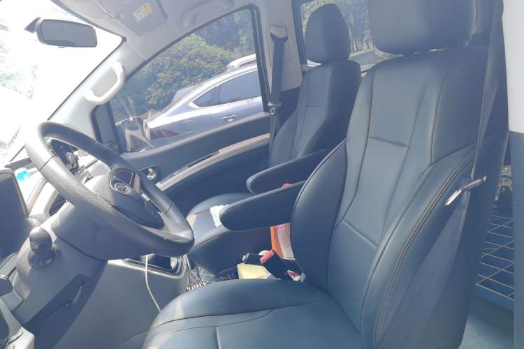 Used JAC Refine M4 2026 Model 2.0VVT Gasoline Manual Commercial Travel Edition Left Front Seat