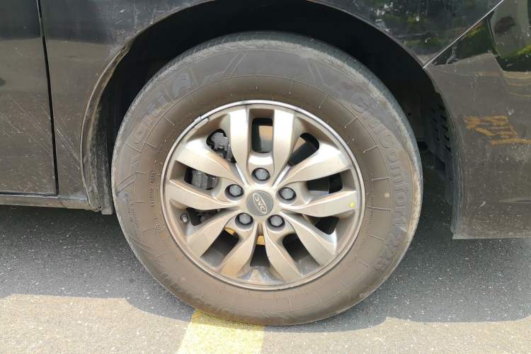 Used JAC Refine M4 2026 Model 2.0VVT Gasoline Manual Commercial Travel Edition Right Front Wheel Hub