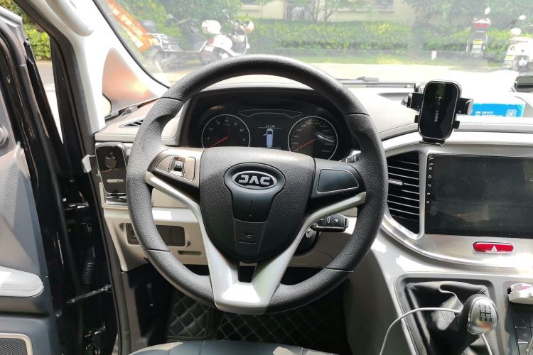 Used JAC Refine M4 2026 Model 2.0VVT Gasoline Manual Commercial Travel Edition Steering Wheel