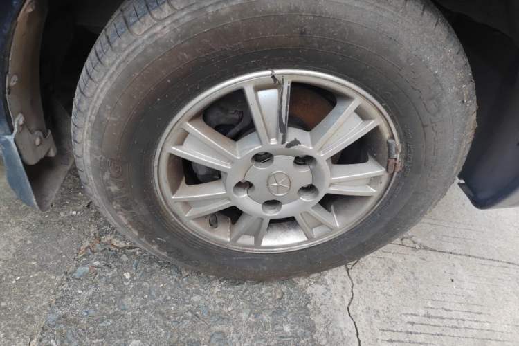 Used JAC Refine M5 2012 2.0T Gasoline Manual Business Edition Right Front Wheel Hub
