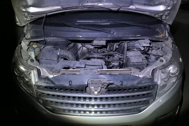 Used JAC Refine M5 2012 1.9T Diesel Manual Business Edition Engine Bay