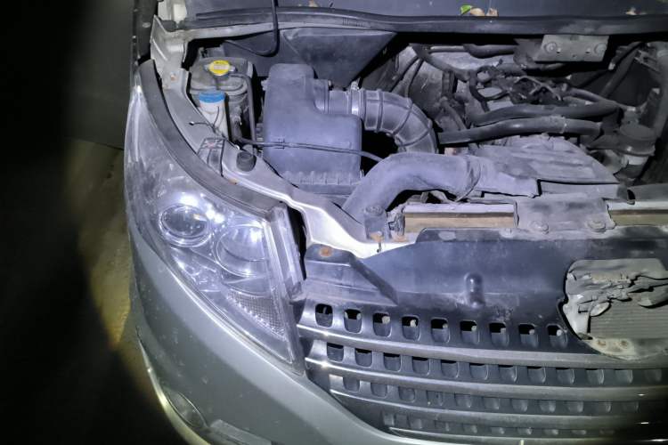 Used JAC Refine M5 2012 1.9T Diesel Manual Business Edition Engine Bay Right
