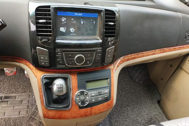 Used JAC Refine M5 2012 2.0T Gasoline Manual Business Edition Audio And AC Panel