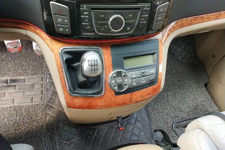 Used JAC Refine M5 2012 2.0T Gasoline Manual Business Edition Gear Lever