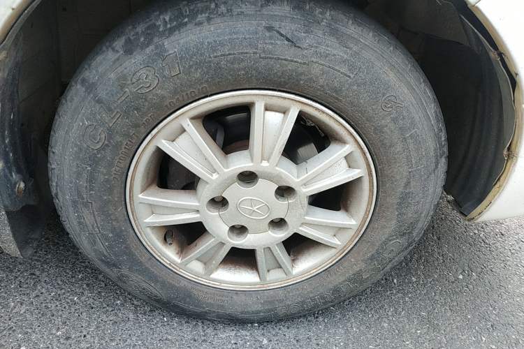 Used JAC Refine M5 2012 2.0T Gasoline Manual Business Edition Right Front Wheel Hub