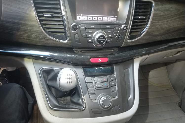 Used JAC Refine M5 2013 2.0T Gasoline Manual Business Edition Audio And AC Panel