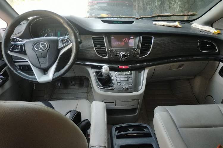 Used JAC Refine M5 2013 2.0T Gasoline Manual Business Edition Center Console