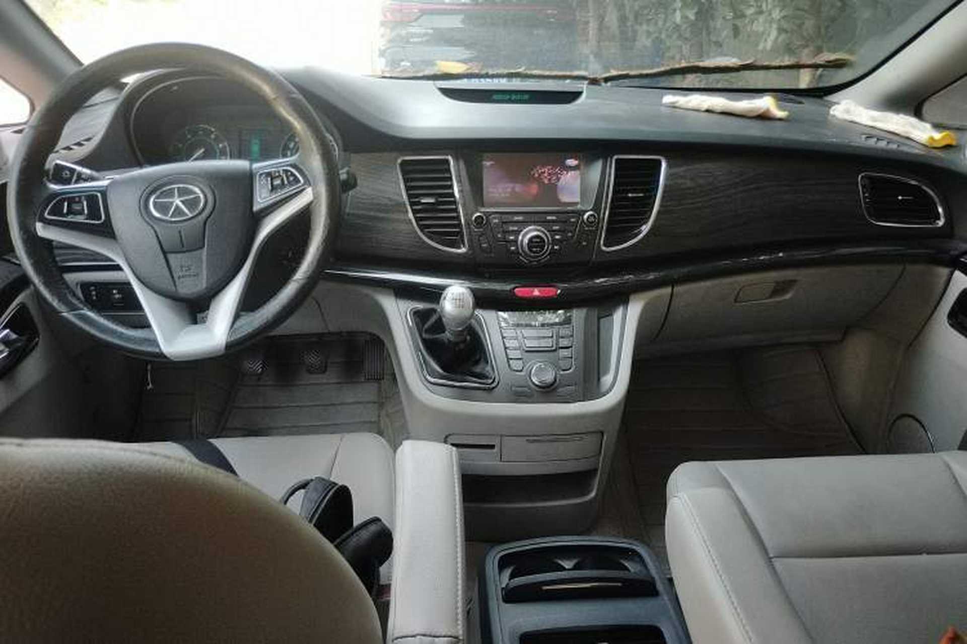 Used JAC Refine M5 2013 2.0T Gasoline Manual Business Edition Center Console