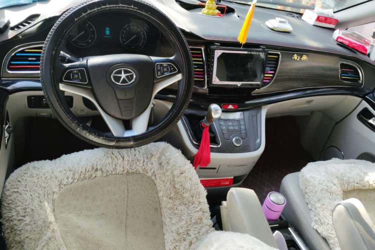 Used JAC Refine M5 2013 2.0T Gasoline Manual Business Edition Center Console